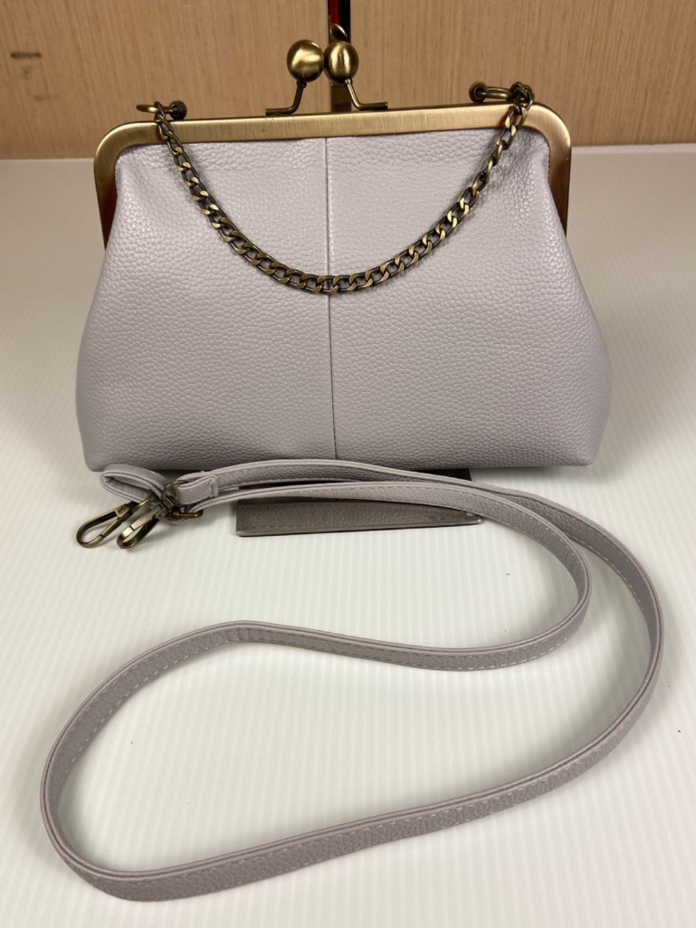 Gray Kiss Lock Crossbody Bag Vintage Style Frame Purse Chain Handle